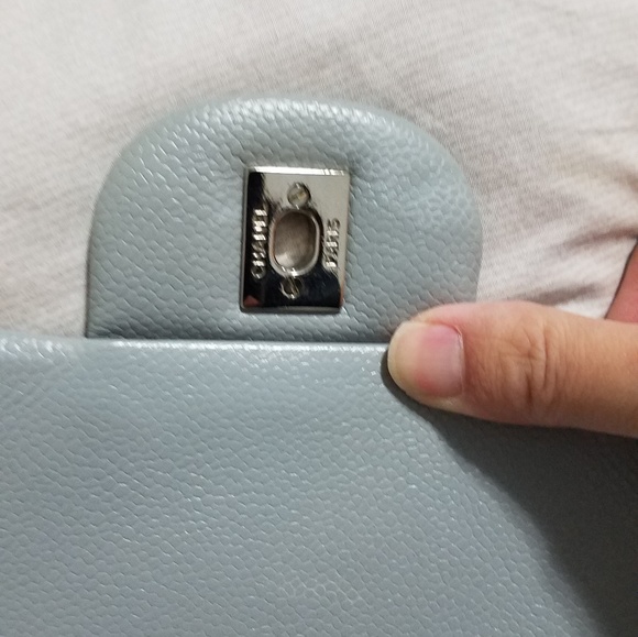 Authentic Chanel Maxi Single Flap - Picture 5 of 8